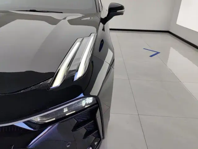 Lynk & Co 03 — Фото автомобиля 5