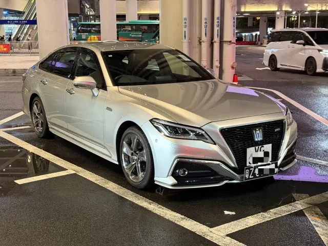 Toyota Crown — Фото автомобиля 2
