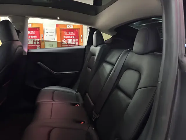 Tesla Model Y — Фото автомобиля 11