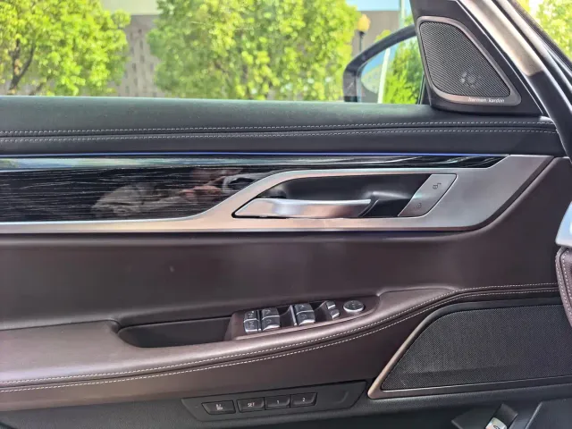 BMW 7 Series — Фото автомобиля 17