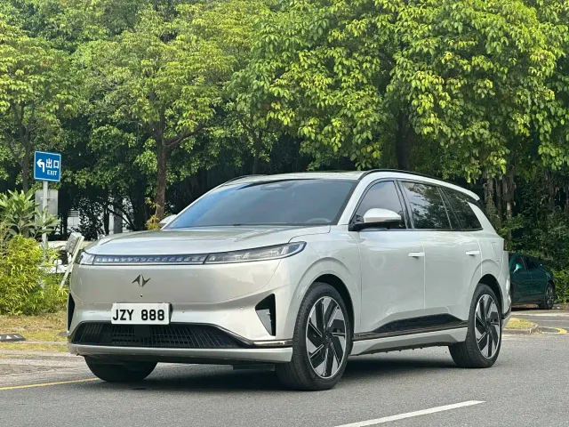 Фотография автомобиля — Dongfeng eπ 008