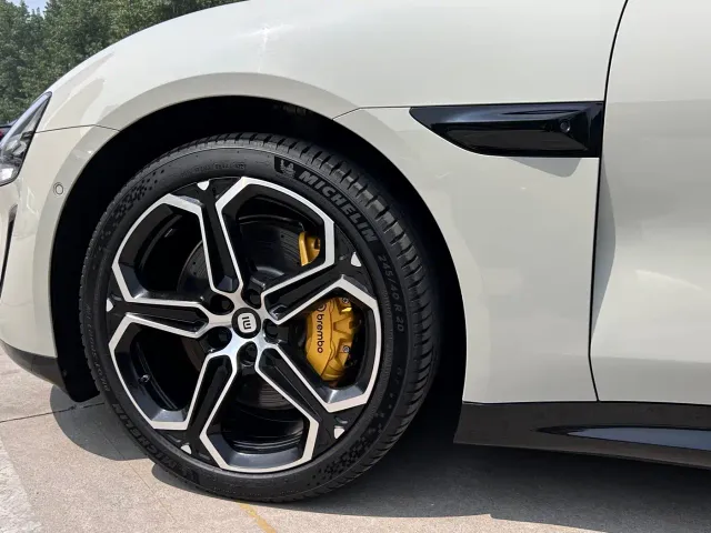 Xiaomi SU7 — Фото автомобиля 9