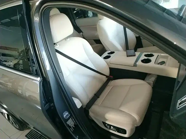 Li Auto L9 — Фото автомобиля 24
