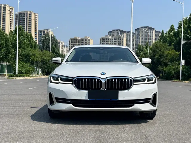 BMW 5 Series — Фото автомобиля 2