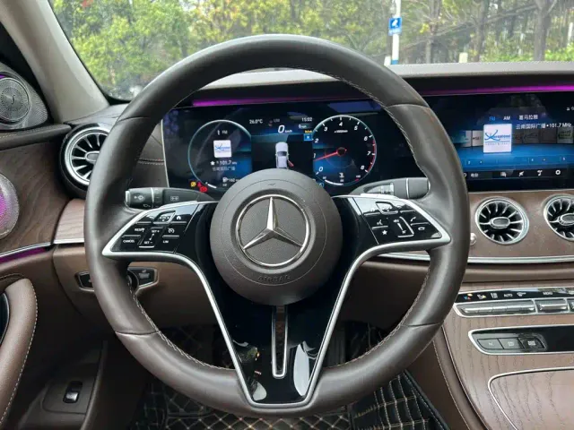 Mercedes-Benz E-Class — Фото автомобиля 2
