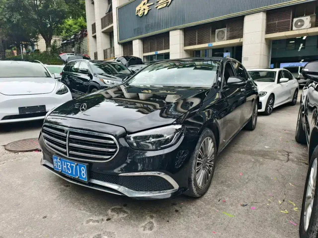 Фотография автомобиля — Mercedes-Benz E-Class