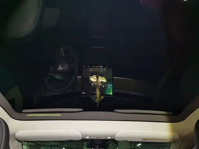 Tesla Model Y — Фото автомобиля 13