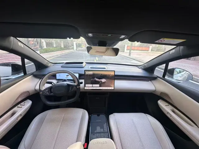 Lynk & Co Z20 — Фото автомобиля 6