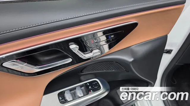 Mercedes-Benz E-Class — Фото автомобиля 24