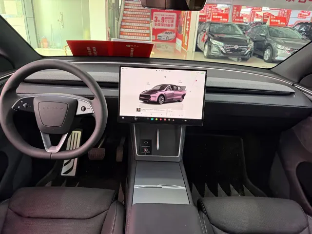Tesla Model Y L — Фото автомобиля 8
