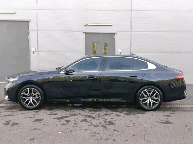 BMW i5 — Фото автомобиля 4