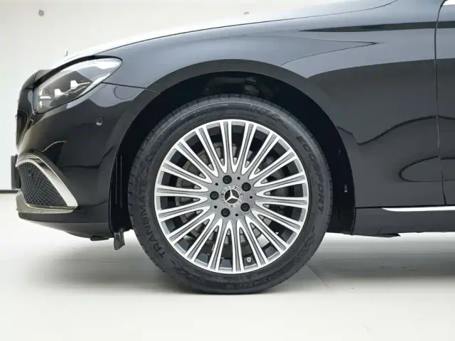 Mercedes-Benz E-Class — Фото автомобиля 13