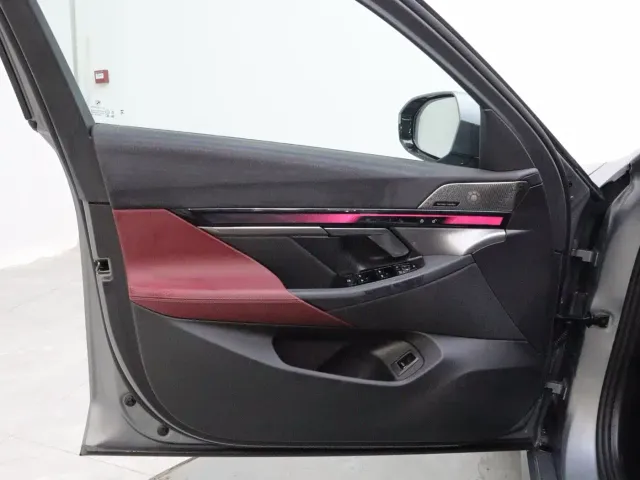BMW 5 Series — Фото автомобиля 10