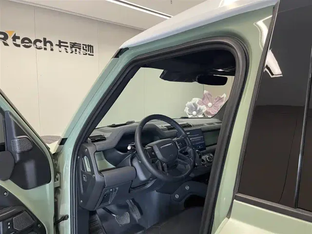 Land Rover Defender — Фото автомобиля 23