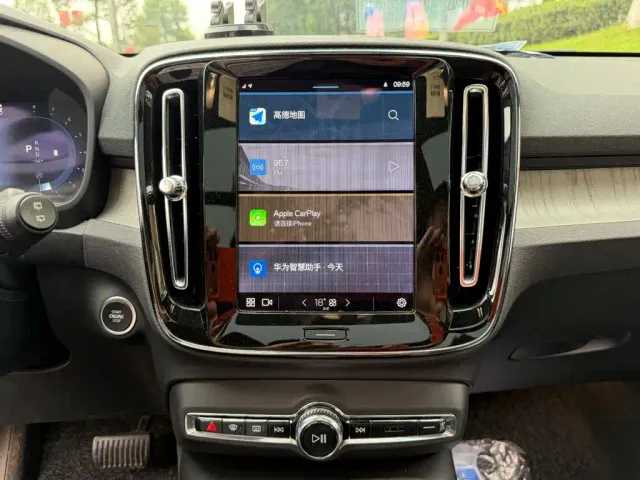 Volvo XC40 — Фото автомобиля 10
