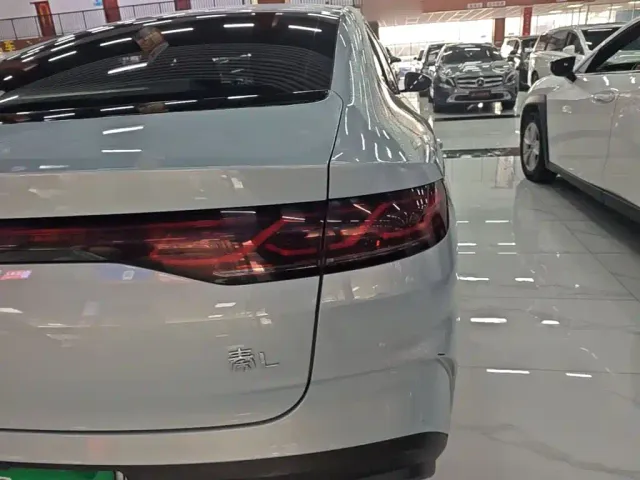 BYD Qin L — Фото автомобиля 7