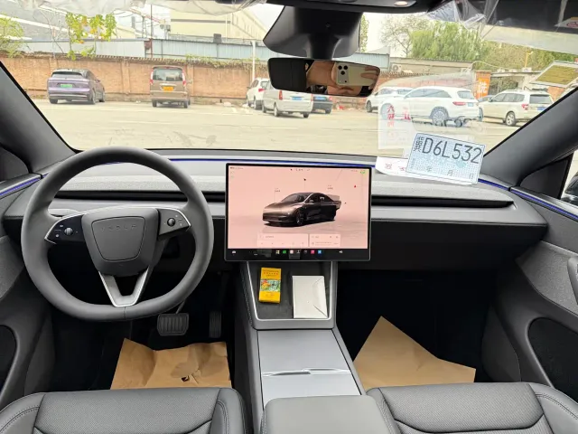 Tesla Model Y — Фото автомобиля 6