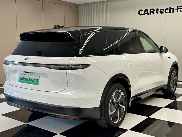 Nio ES8 — Фото автомобиля 5