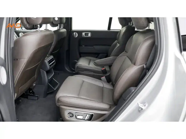 Li Auto L8 — Фото автомобиля 7