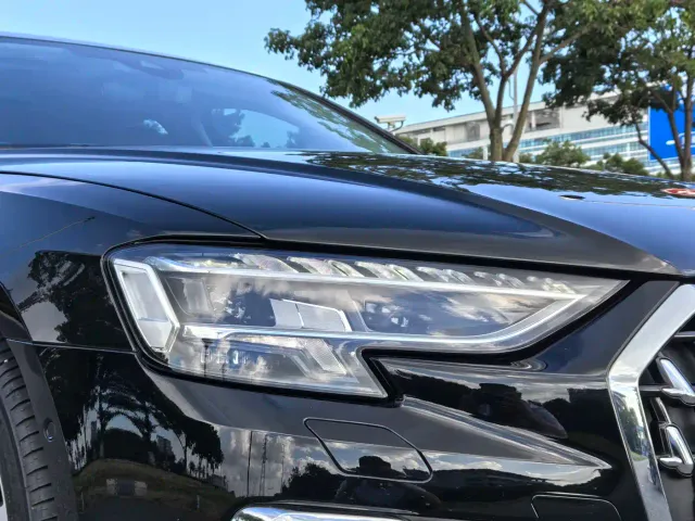Audi A8 — Фото автомобиля 4