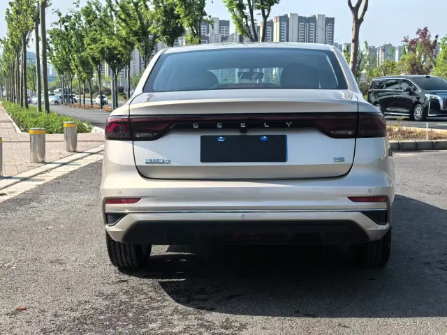 Geely Emgrand — Фото автомобиля 8