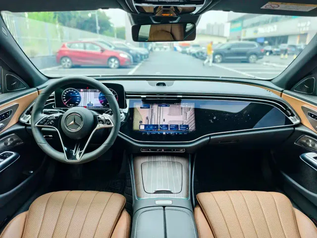 Mercedes-Benz E-Class — Фото автомобиля 9
