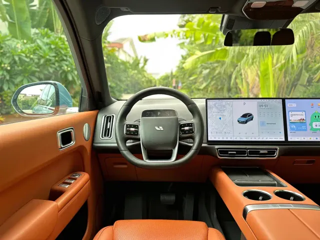 Li Auto L8 — Фото автомобиля 16