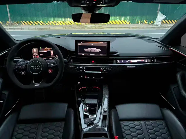 Audi RS 4 — Фото автомобиля 5