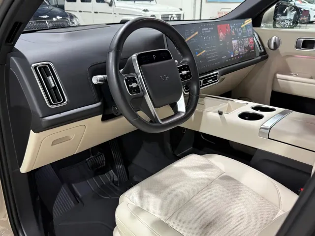 Li Auto L8 — Фото автомобиля 5