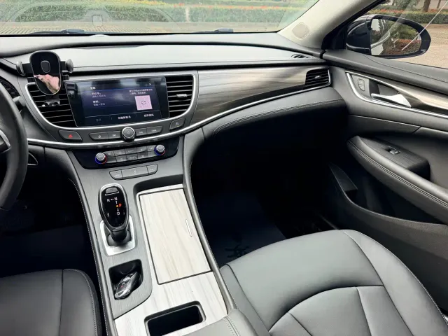 Buick LaCrosse — Фото автомобиля 12