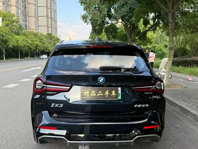 BMW iX3 — Фото автомобиля 6