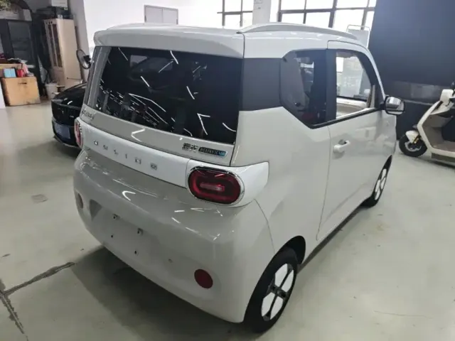 Wuling Hongguang Mini EV — Фото автомобиля 6