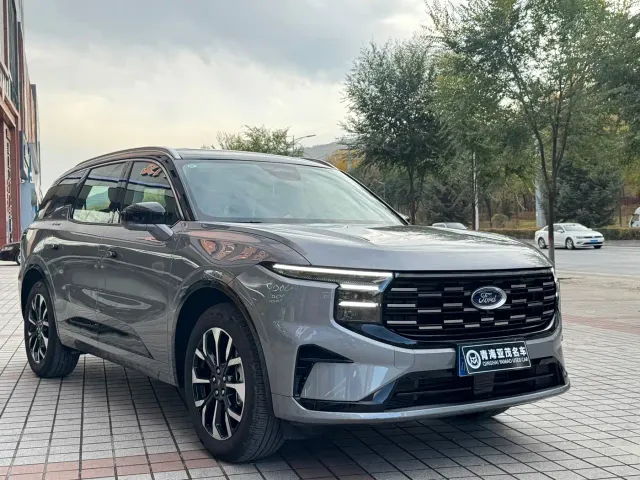 Ford Edge — Фото автомобиля 3