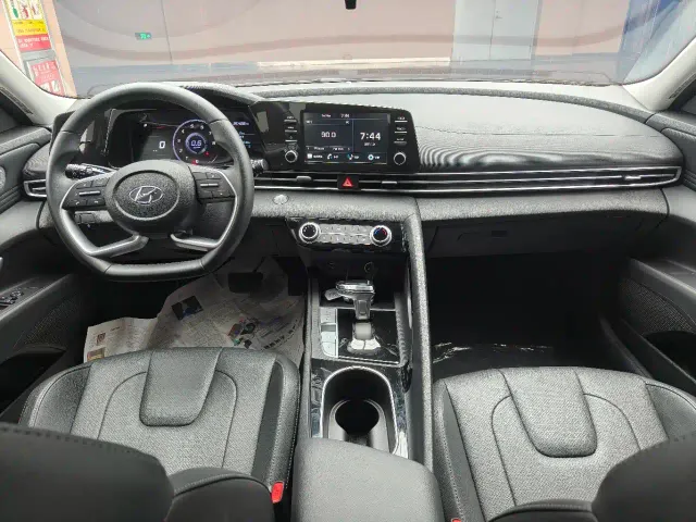 Hyundai Elantra — Фото автомобиля 13