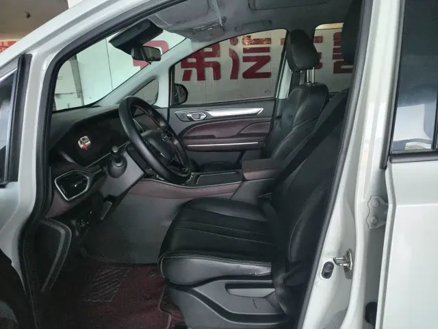 GAC Trumpchi M6 — Фото автомобиля 10
