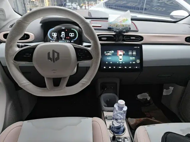 Leapmotor T03 — Фото автомобиля 16