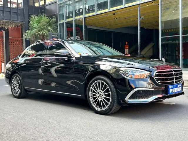 Фотография автомобиля — Mercedes-Benz E-Class