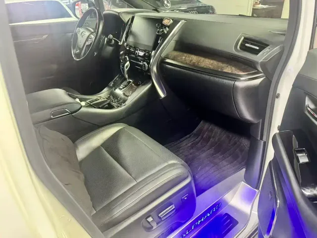 Toyota Alphard — Фото автомобиля 6