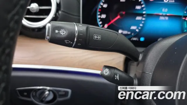 Mercedes-Benz E-Class — Фото автомобиля 26