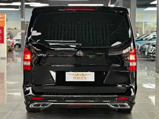 Mercedes-Benz Vito 2023 2.0T Elite 7-Seater — Фото автомобиля 4