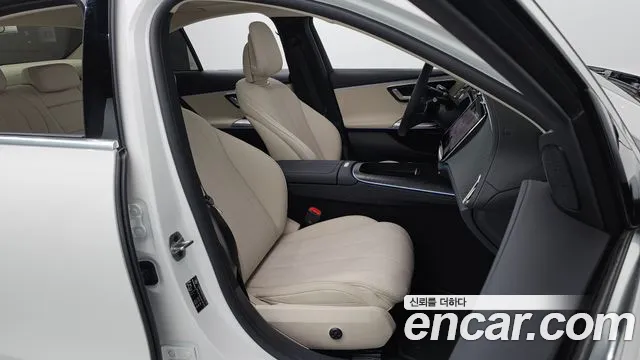 Mercedes-Benz E-Class — Фото автомобиля 11