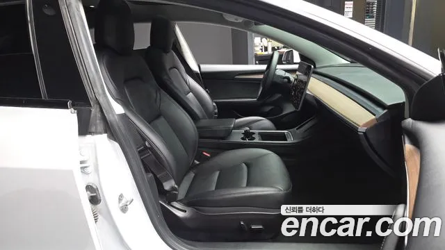 Tesla Model 3 — Фото автомобиля 11