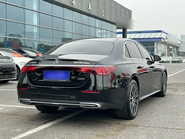 Mercedes-Benz E-Class — Фото автомобиля 7
