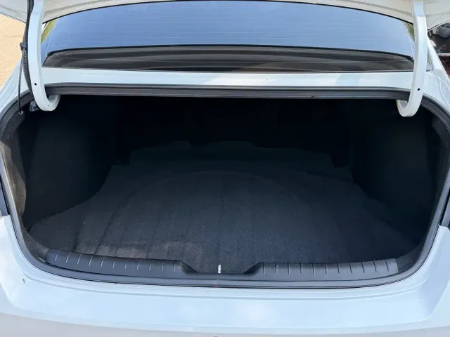 Hyundai Elantra 2022 1.5L CVT LUX Premium Edition — Фото автомобиля 11