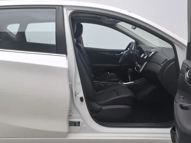 Nissan Tiida — Фото автомобиля 23