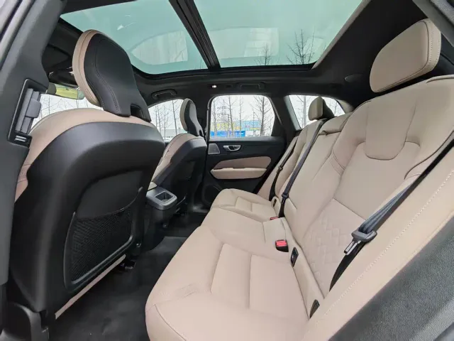 Volvo XC60 — Фото автомобиля 28
