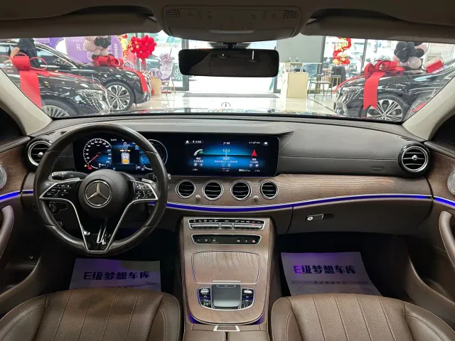 Mercedes-Benz E-Class — Фото автомобиля 16