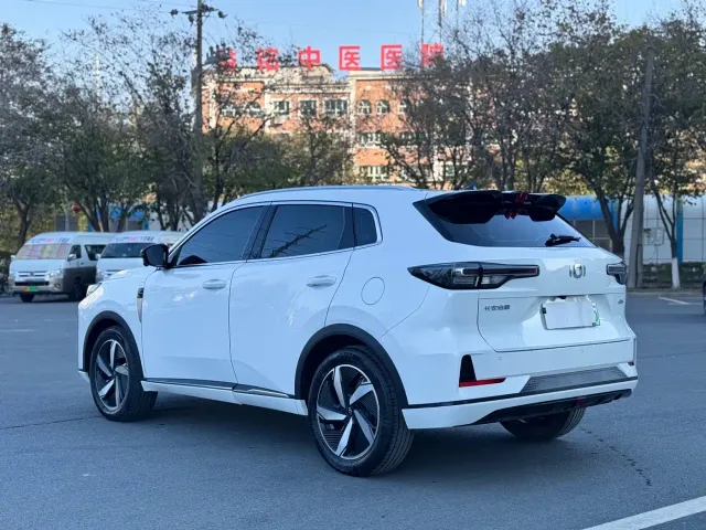 Changan Qiyuan Q05 — Фото автомобиля 12