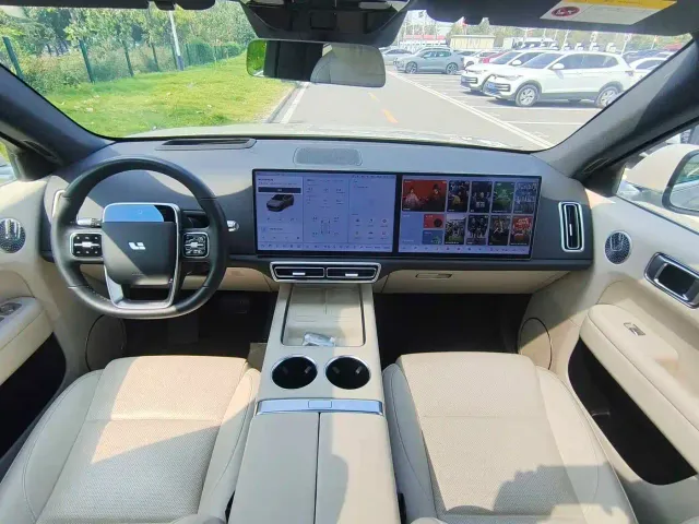 Li Auto L6 — Фото автомобиля 7