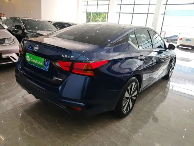 Nissan Teana — Фото автомобиля 6